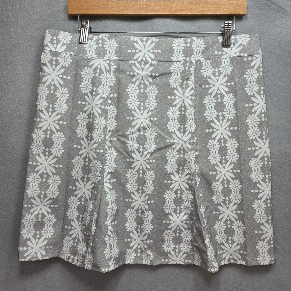 RipSkirt Hawaii Paia Maui Grey White Floral Wrap Skirt Length 2 Adjustable Large